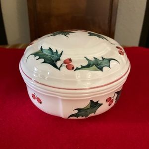 Holly Trinket Dish with Lid.